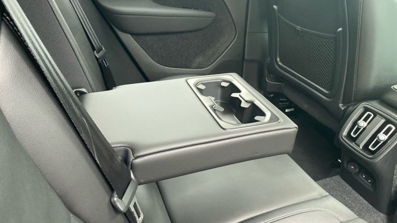 Volvo XC40 2.0 B4P Ultra Dark 5dr Auto Petrol Estate